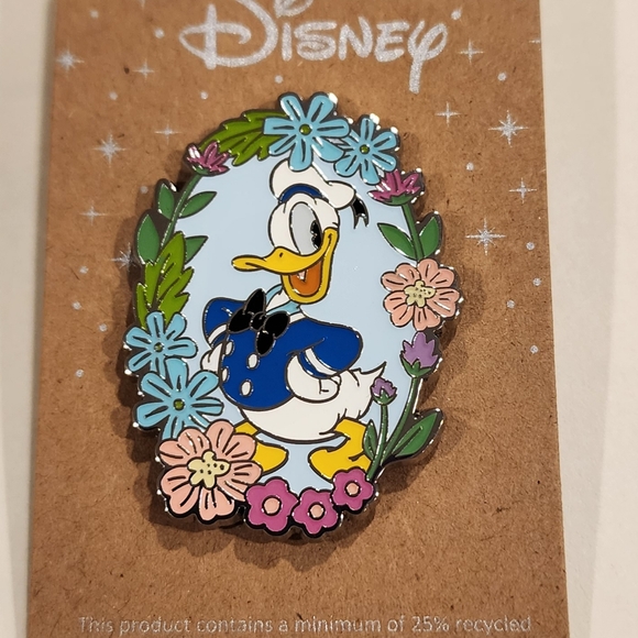Disney Donald Duck Floral Portrait Pose Spring Flowers Enamel Pin NEW - Picture 3 of 9